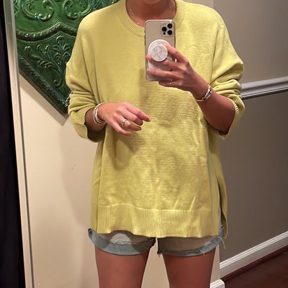 T Tahari Knit Crewneck Hi Low Sweater Top NWT Citron Tea - Picture 2 of 5